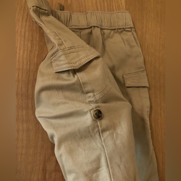 Okie Dokie|Baby girl mixed bundle lot, leopard print bodysuit & khaki pants NWT• - Picture 4 of 7